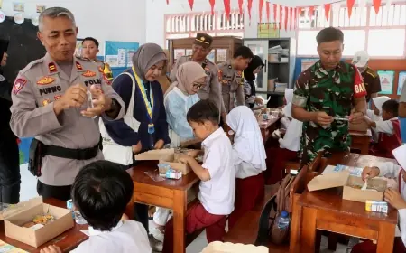 Libatkan Mahasiswa, Polres Probolinggo ke Sekolah Salurkan MBG