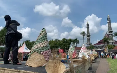 Melihat Tradisi 'Grebeg Apem' di Jombang Menjelang Ramadan