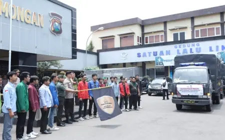 Polres Lamongan dan Mahasiswa Gelar Baksos Jelang Ramadan 2025