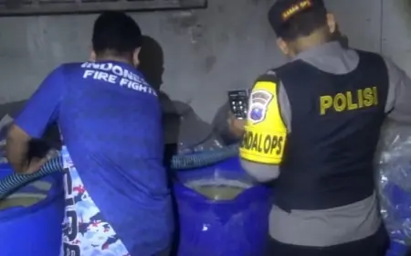 Polisi Grebek Pabrik Arak Putih di Jombang, Dua Orang Diciduk