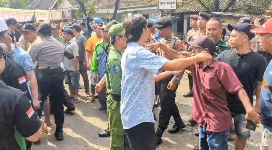 Tuntut Perbaikan Jalan Rusak akibat Truk Tambang, Aksi Demo di Pasuruan Berujung Ricuh