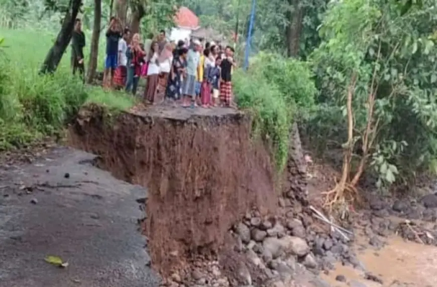 Hujan Deras sejak Sore, 8 Kecamatan di Probolinggo Terdampak Banjir dan Longsor