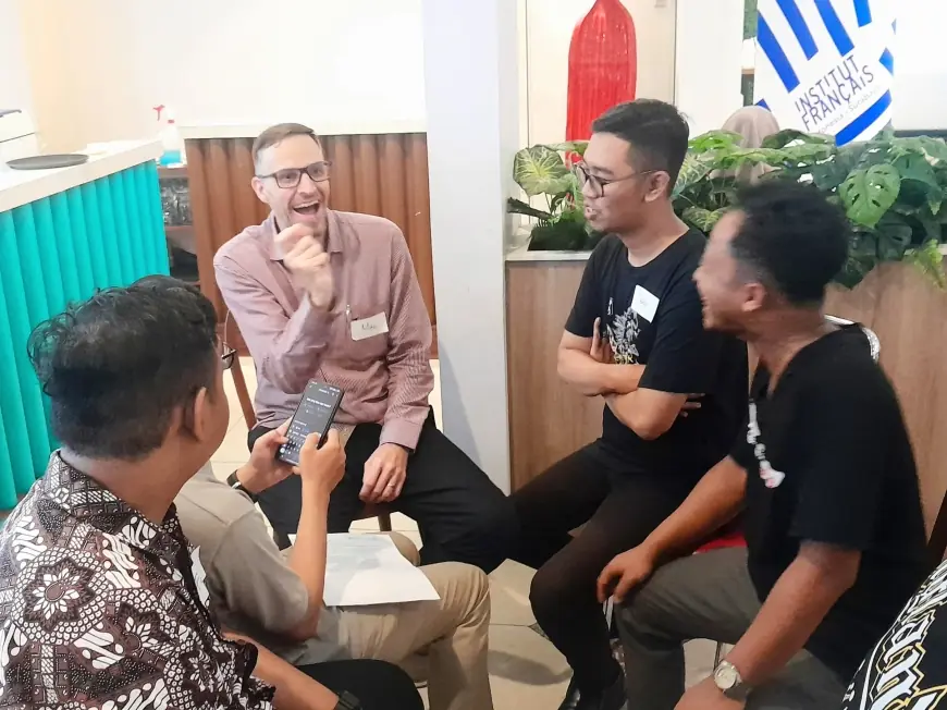 "Gado-Gado Bahasa Dunia" oleh Wisma Jerman dan IFI: Merayakan Keberagaman Bahasa di Surabaya
