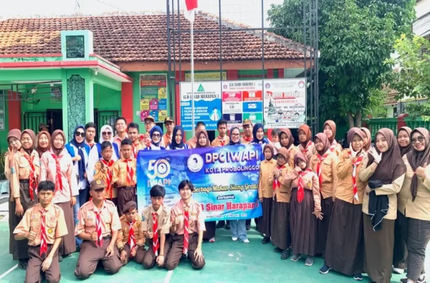 Dukung Program MBG, IWAPI Kota Probolinggo Bagikan Nasi Kotak ke Anak-Anak Difabel