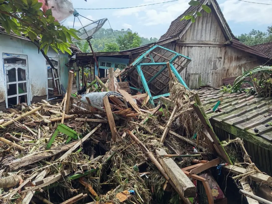 Keadaan Kahar, Dispendukcapil Bondowoso Janji Cetak Adminduk Milik Warga Wonoboyo