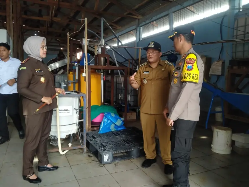 Dorong Ketahanan Pangan, Pj Bupati Sampang Olah Garam Konsumsi Jadi Garam Industri