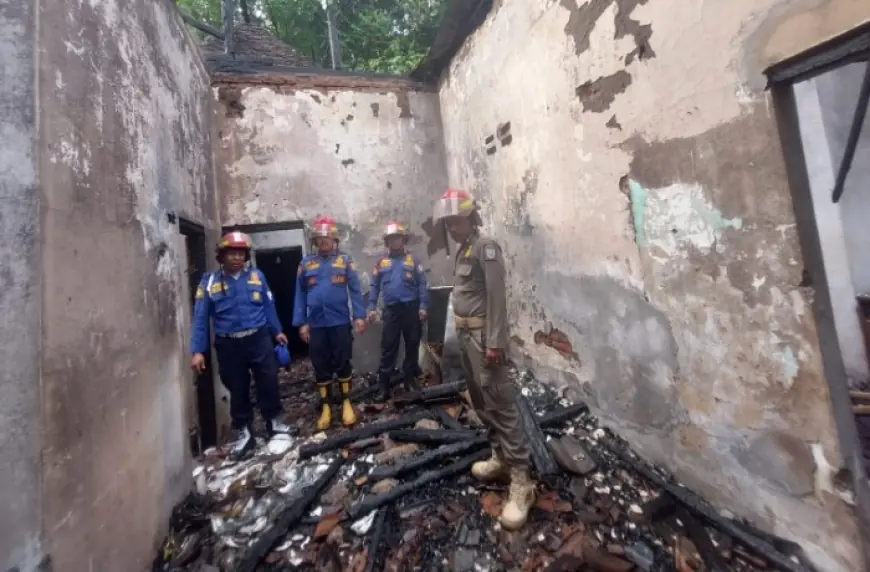 Ditinggal Pemiliknya ke Pasar, Dua Rumah di Probolinggo Dilalap Api