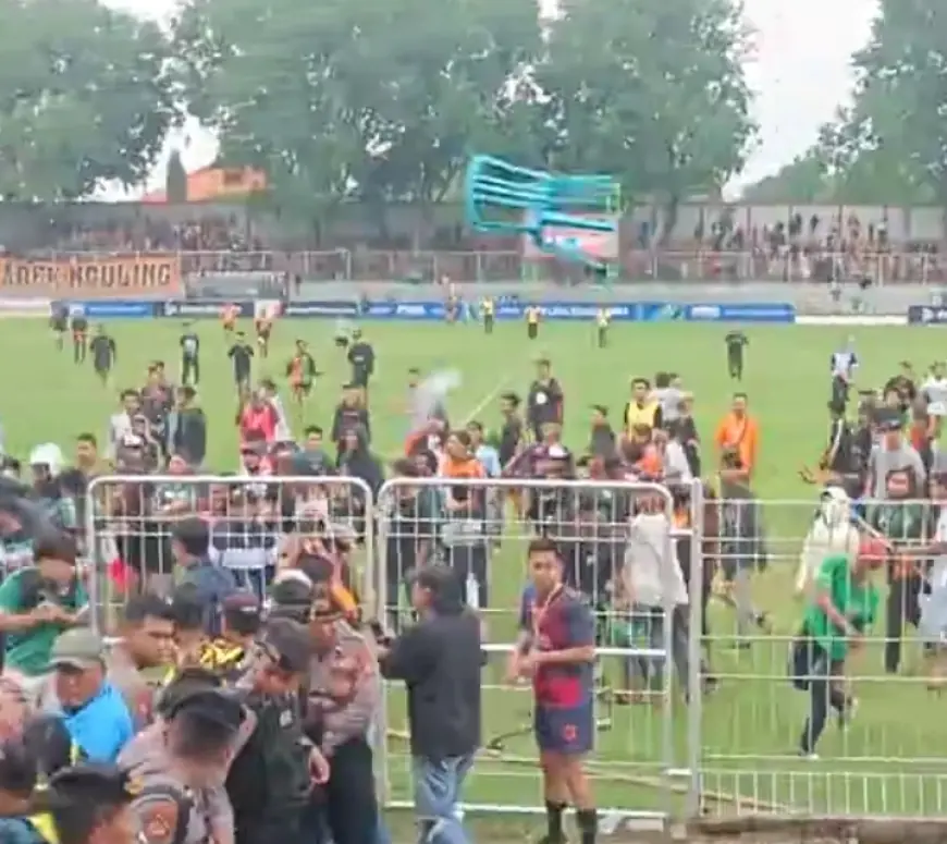 Laga Persekabpas Vs Tornado FC Berakhir Ricuh