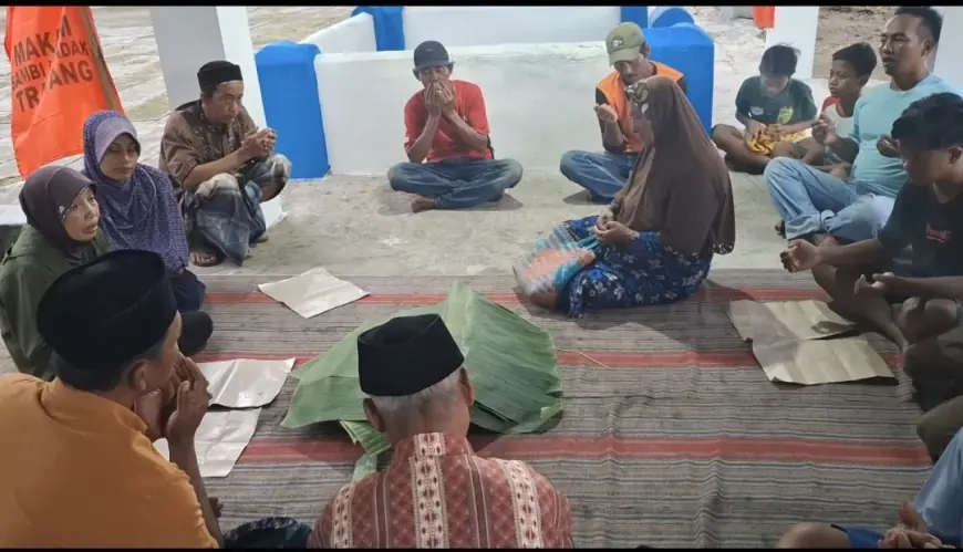 Tradisi Jelang Ramadan, Ratusan Warga Berziarah ke Makam Umum Desa Trayang Nganjuk