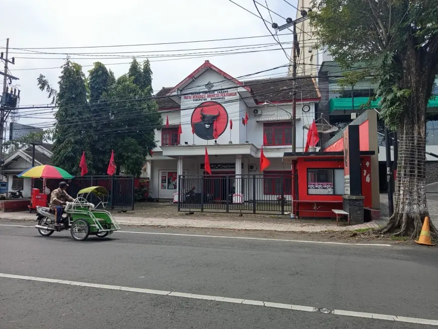 DPC PDI-P Bondowoso Upayakan Bantuan Hukum untuk Irwan  Bachtiar Rahmat