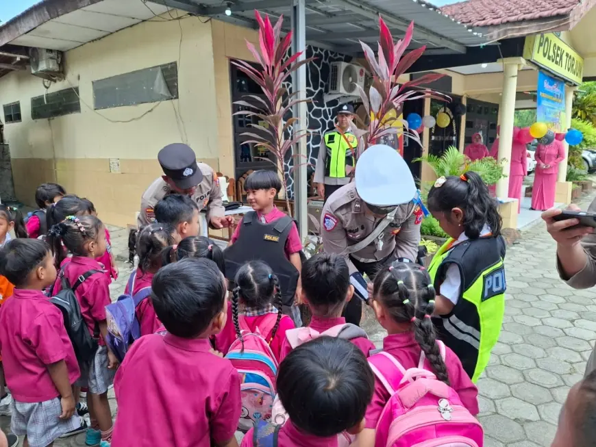 Pakai Metode Bernyanyi, Polsek Torjun Ajak Siswa TK Berwisata Edukasi