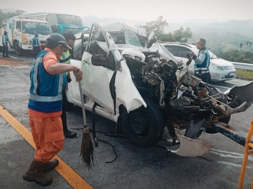 Avanza Hantam Truk di Tol Malang-Pandaan, Satu Pengemudi Tewas