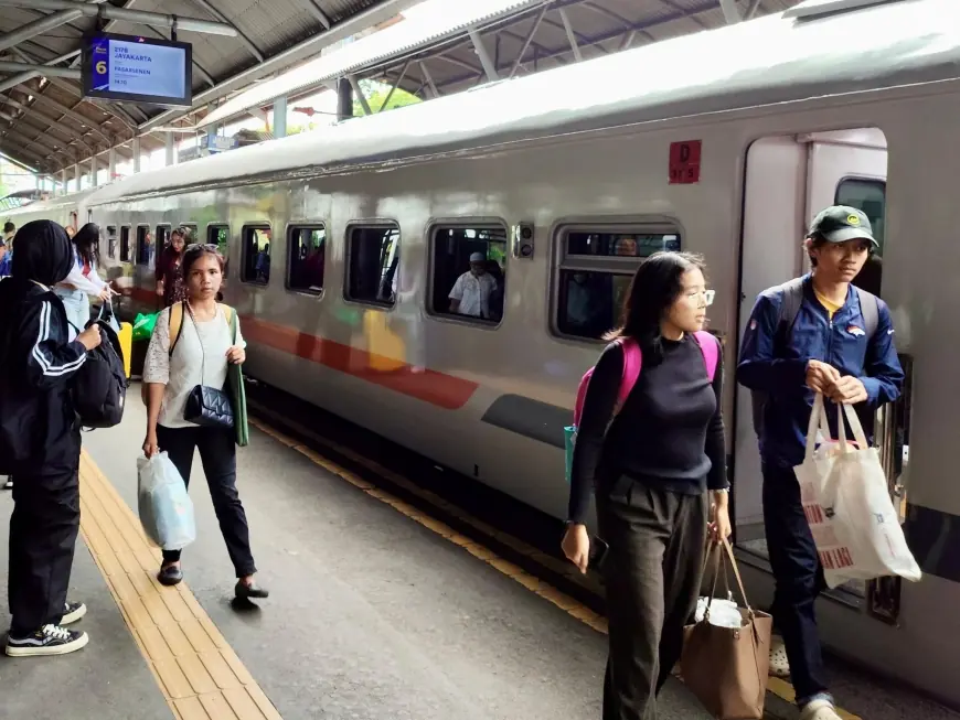 Lonjakan Pemesanan Tiket KA Lebaran 2025: Ini Tanggal dan Rute Terfavorit
