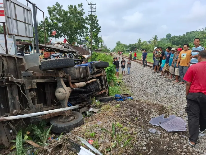 Tabrak Palang Pintu, Sopir Truk di Jember Tewas Diserempet Kereta Api