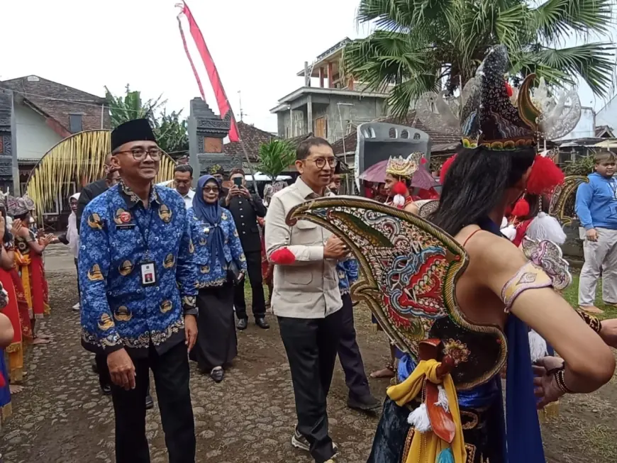 Menteri Kebudayaan Fadli Zon Dorong Pelestarian Seni Tari Topeng di Malang