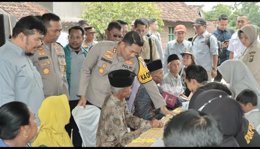 Peringati HPN 2025, Polres dan PWI Nganjuk Gelar Bakti Sosial di Balongrejo