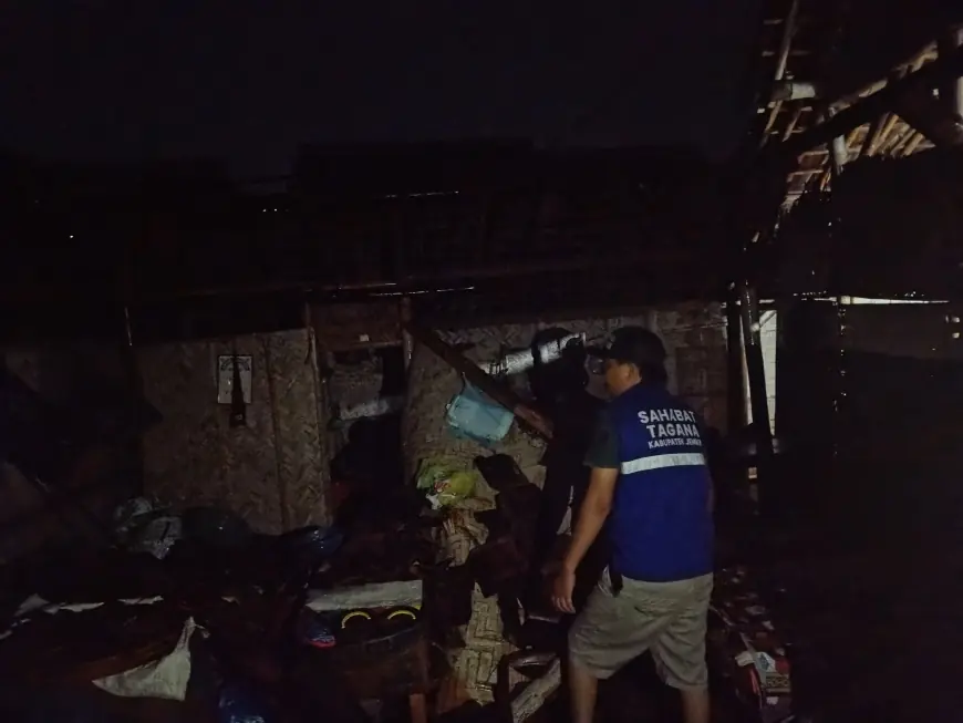 Rumah Ambruk akibat Hujan dan Angin, Lansia di Jember Alami Luka-Luka
