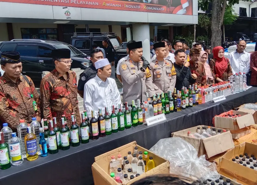Miras Jadi Pemicu Utama Tindak Kejahatan di Jombang, 2.600 Botol Dimusnahkan
