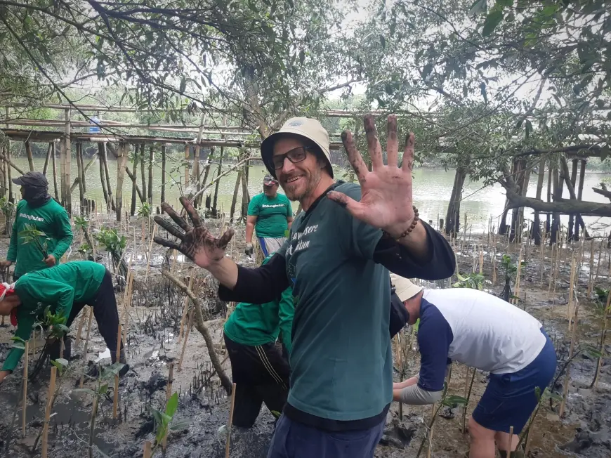 Akar Kecil, Dampak Besar: Wisma Jerman dan Gerakan Seribu Mangrove di Surabaya