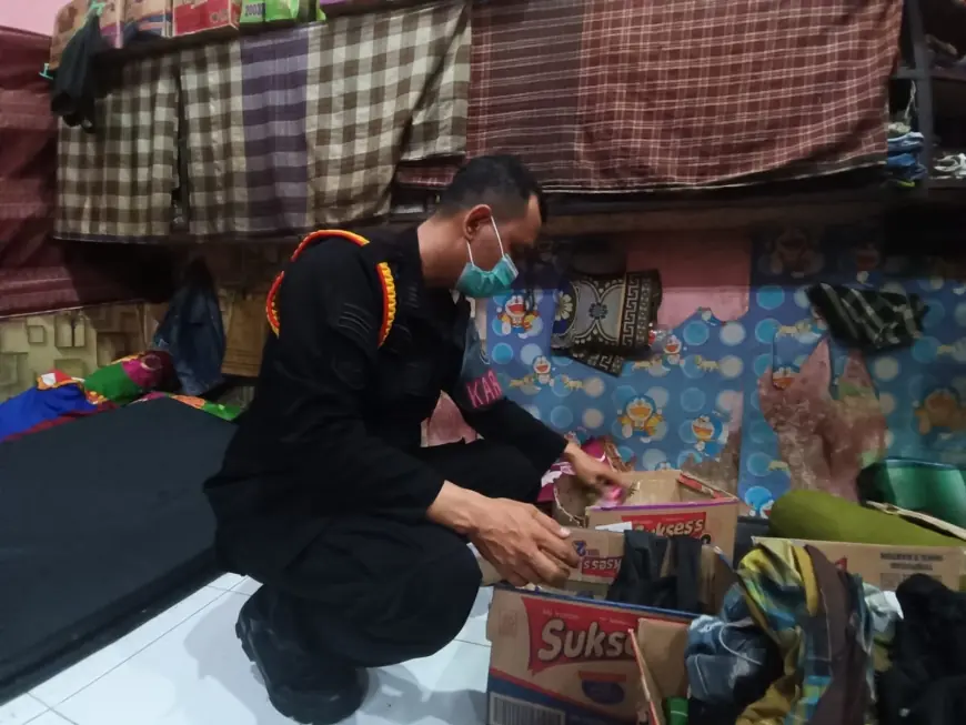 Gelar Razia Dadakan, Petugas Lapas Mojokerto Temukan Warga Binaan Bawa Sajam