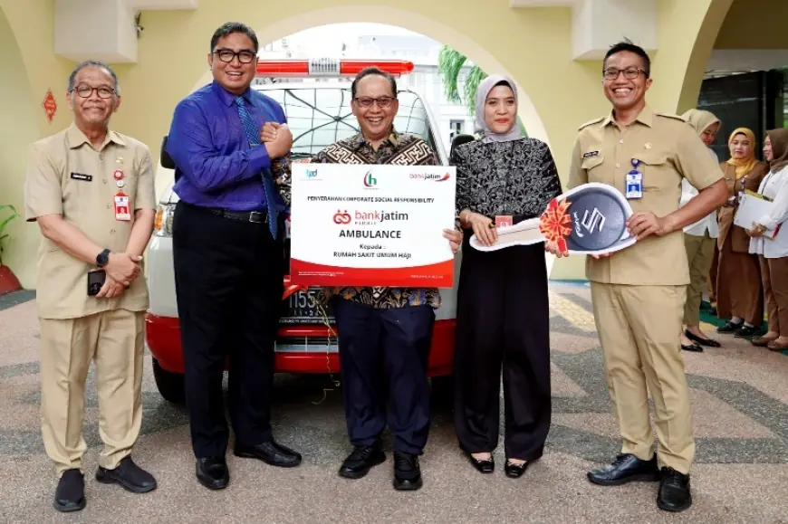 Bank Jatim Serahkan Ambulans Sebagai Bentuk CSR untuk RSUD Haji Provinsi Jawa Timur