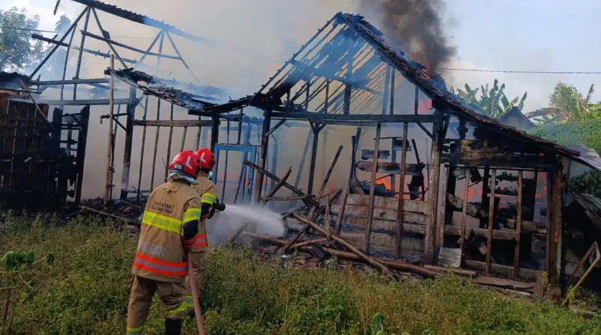 Rumah sekaligus Depo Isi Ulang Air Minum di Bojonegoro Hangus Dilalap Api