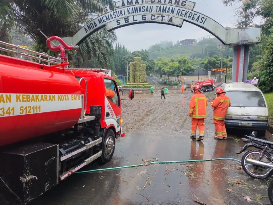 Video Syur Guru di Jember, Banjir Bandang di Kawasan Selecta, dan Angin Kencang di Singosari