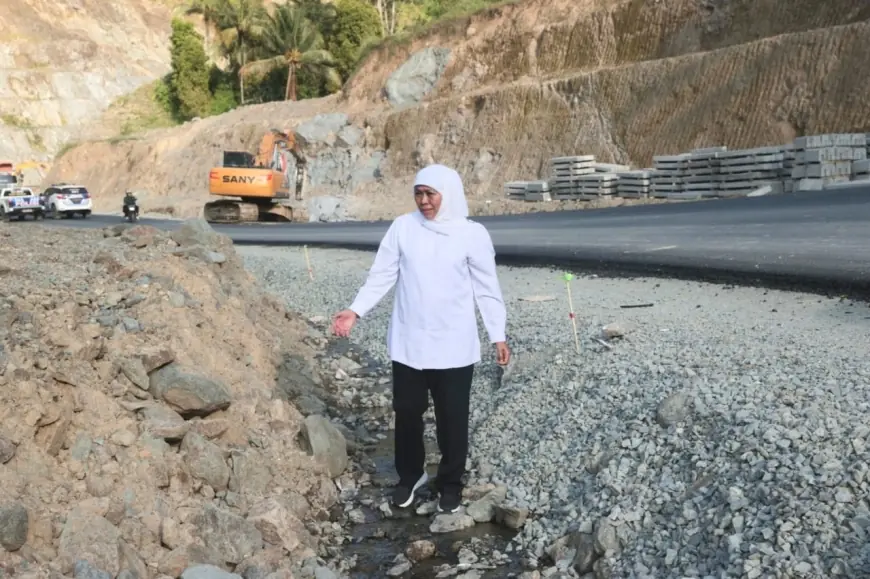 Khofifah Instruksikan PU Bina Marga Jatim Kebut Perbaikan Jalan Puger Jember, 3 Bulan Harus Selesai