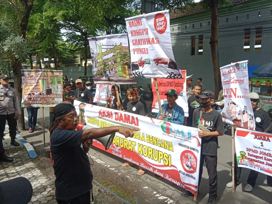 Prihatin Korupsi Dana Desa di Jombang Merajalela, FRMJ Demo DPMD