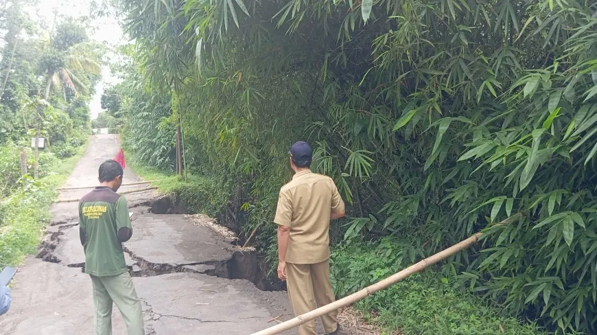 Akibat Hujan Deras, Jembatan Penghubung Dua Desa di Blitar Terputus