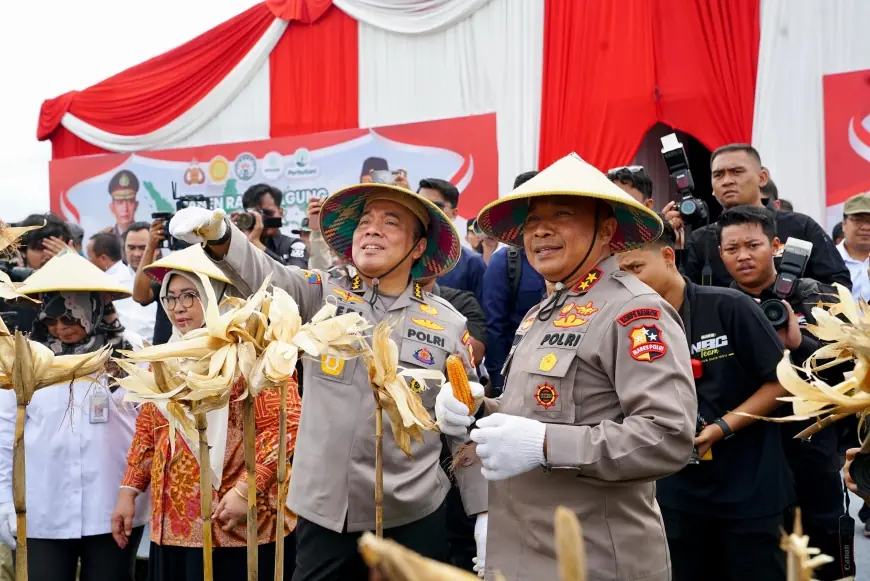 Wujudkan Astacita, Irwasum Polri Pimpin Panen Jagung Serentak di Madiun