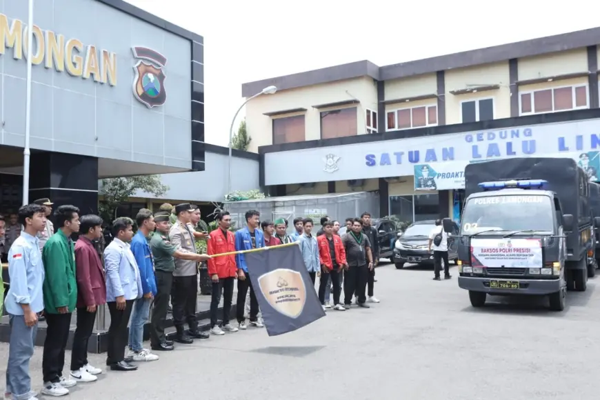 Polres Lamongan dan Mahasiswa Gelar Baksos Jelang Ramadan 2025