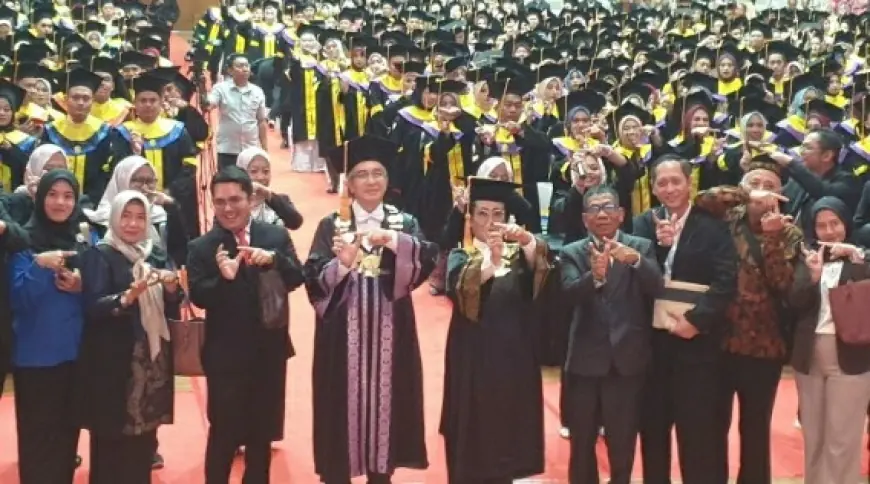 Luluskan 1.162 Wisudawan, Universitas Terbuka Mendunia