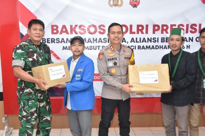 Gandeng Mahasiswa, Polres Bondowoso Salurkan Paket Sembako Jelang Ramadan