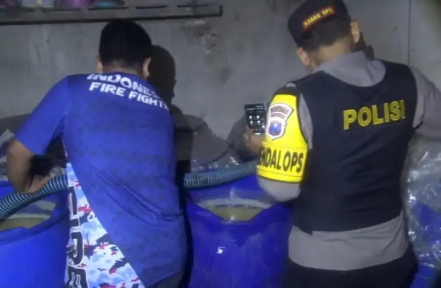 Polisi Grebek Pabrik Arak Putih di Jombang, Dua Orang Diciduk
