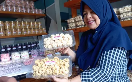 Awal Ramadan, Produsen Kue Kering Mawar Jadul Khas Blitar Sudah Banjir Pesanan