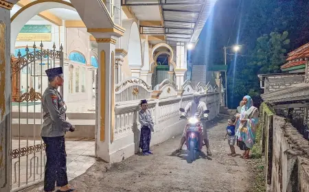 Polres Sampang Terjunkan Puluhan Personel untuk Amankan Salat Tarawih