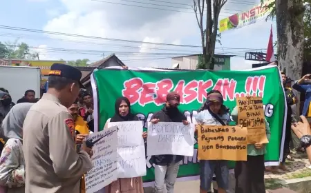 Demo di PN Bondowoso, Warga Tuntut Terdakwa Kasus Penghasutan Dibebaskan