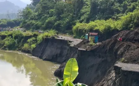 Akses Jalan Menuju Aliran Lahar Gunung Kelud di Sungai Bladak Longsor, Diduga Akibat Aktivitas Tambang Ilegal