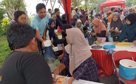 Tasyakuran dan Buka Puasa Bersama, Ribuan Warga Blitar Padati Kantor Bupati
