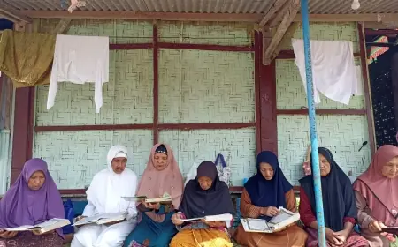 Semangat, Puluhan Nenek Belajar Mengaji di Pondok Ramadan Lansia Blitar