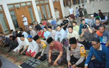 Kapolres Bondowoso Tarawih Keliling, Sampaikan Pesan Jaga Kamtibmas selama Ramadan