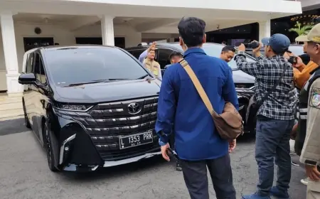 Mensos Gus Ipul Berkunjung ke Jombang dengan Mobil Alphard Berpelat Mati