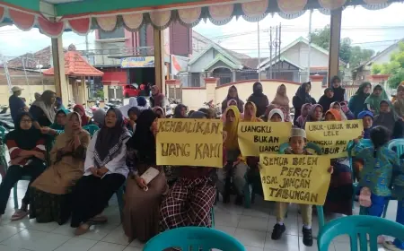 Tabungan Diduga Ditilep Tak Bisa Dicairkan, Warga Mojokerto Luruk Kantor Desa