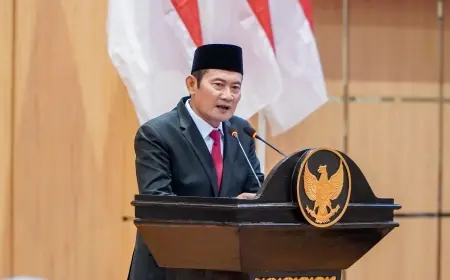 Paripurna DPRD: Yuhronur Tegaskan Tiga Pilar Utama Pembangunan Lamongan