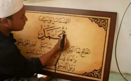 Berkah Ramadan, Perajin Kaligrafi Lukis Bakar di Lumajang Banjir Pesanan