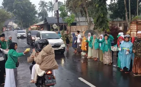 Berkah Ramadan, PAC Ansor dan Fatayat NU Pujer Bagikan 900 Takjil kepada Masyarakat Bondowoso