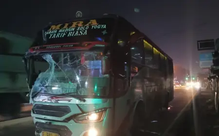 Kecelakaan Bus dengan Mobil Box di Jombang Menimpa Pengendara Motor