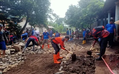 Wabup Bondowoso Datang ke Lokasi Banjir Bandang, Petakan Penanganan Kedaruratan Bencana