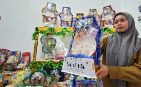 Bisnis Menjanjikan, Omzet Perajin Parcel Lebaran di Mojokerto Capai Setengah Miliar